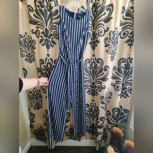 Tahari jumpsuit in navy blue striped. With pockets.